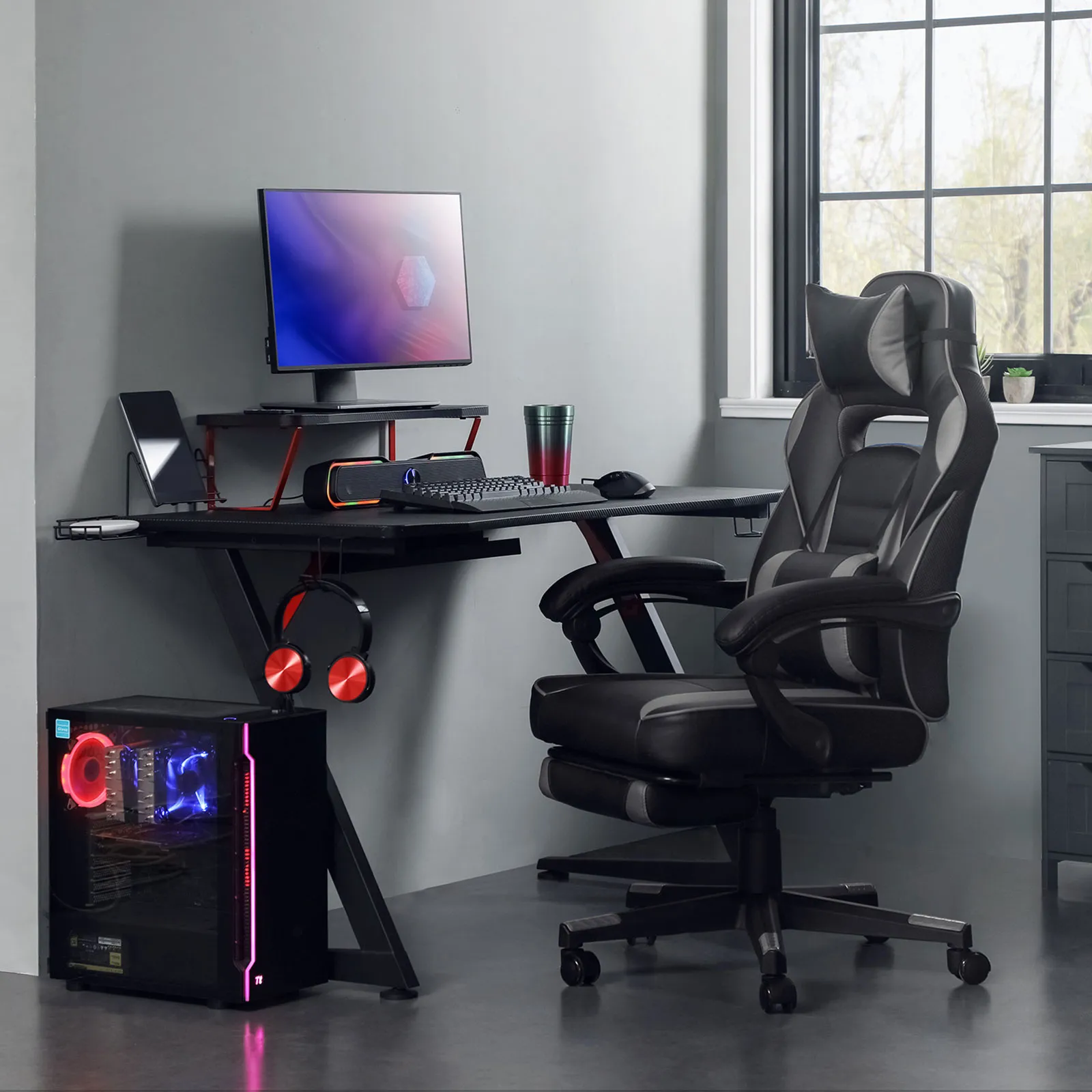 Ergonominė žaidimų kėdė su atrama kojoms juoda pilka Ergonominė žaidimų kėdė su atrama kojoms juoda pilka Akcija