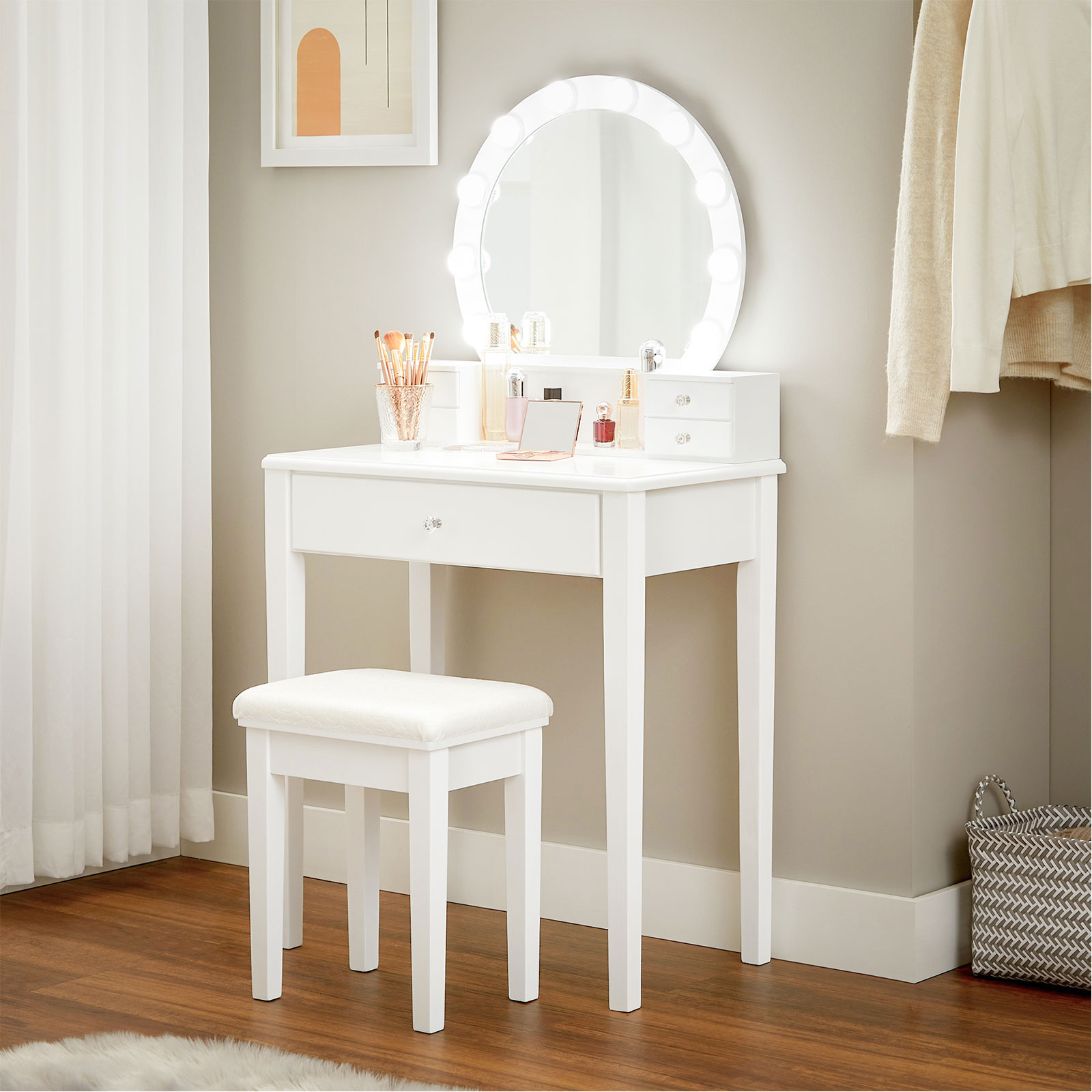 Kosmetinis staliukas baltas su kėde ir apšviestu apvaliu veidrodžiu 3