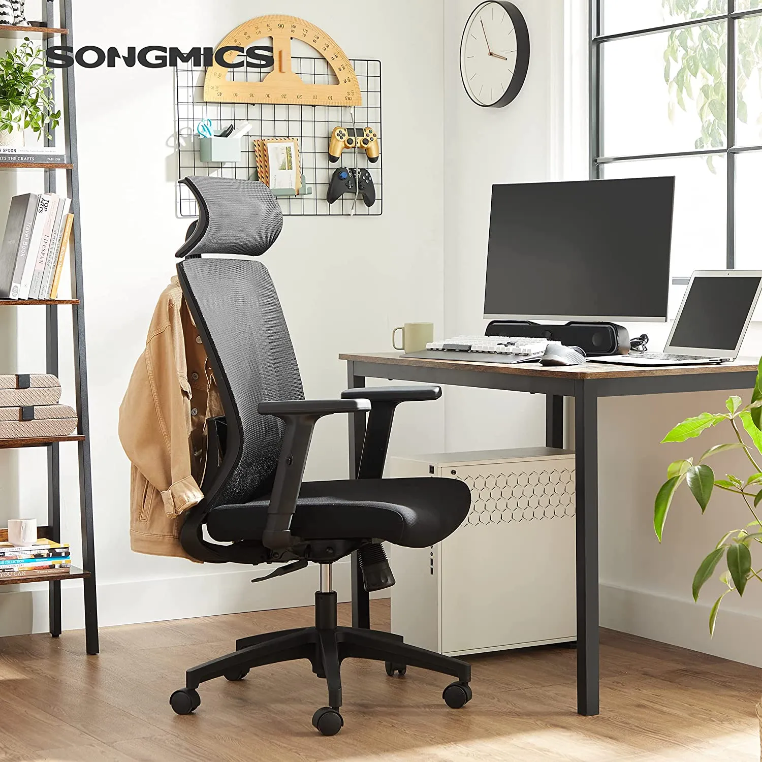 Moderni ergonominė biuro kėdė su tinkleliu ir kabykla Moderni ergonominė biuro kėdė su tinkleliu ir kabykla Akcija