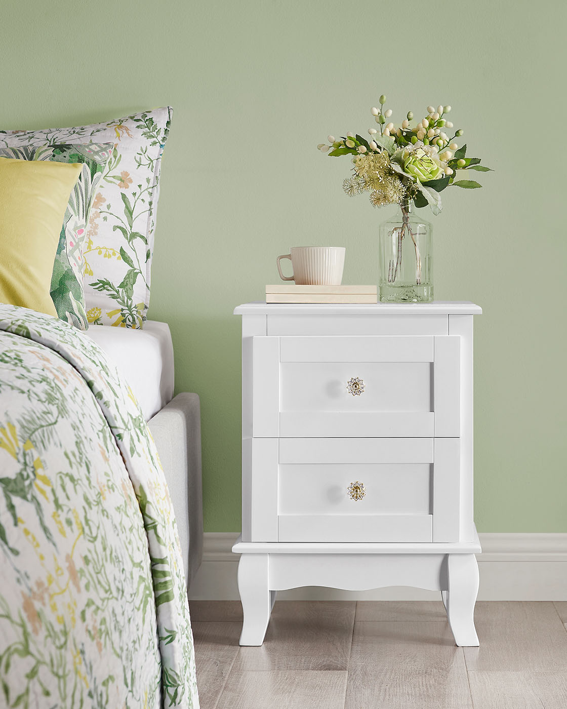 Romantiški balti naktiniai staliukai, 2 vnt. komplektas, baroko stiliaus 3 Romantiški balti naktiniai staliukai, 2 vnt. komplektas, baroko stiliaus 3