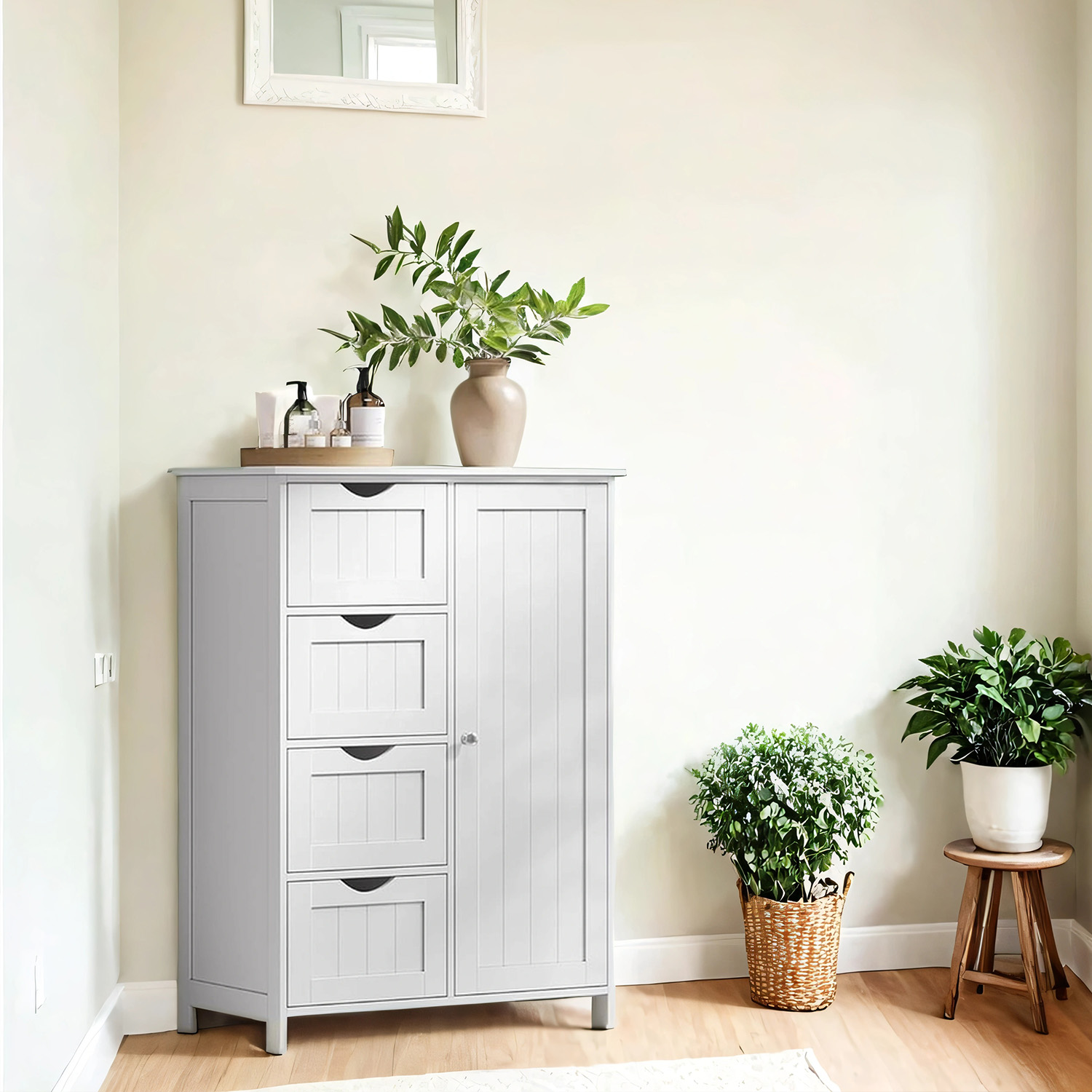 Klasikinė balta vonios spintelė su 4 stalčiais ir durelėmis 3 Klasikinė balta vonios spintelė su 4 stalčiais ir durelėmis 3