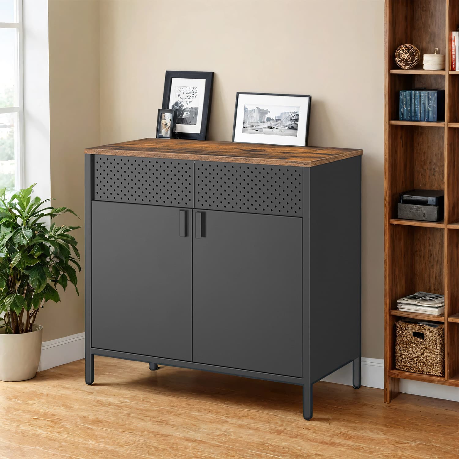 Metalinė spintelė su dvigubomis durimis, juoda, 70 cm pločio 2 Metalinė spintelė su dvigubomis durimis, juoda, 70 cm pločio 2