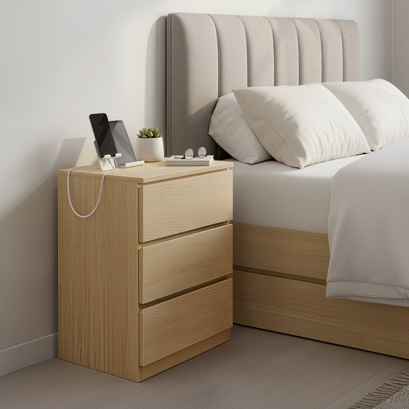 Naktiniai staliukai, 2 vnt. komplektas su 3 stalčiais, šviesios medienos spalvos 4 Naktiniai staliukai, 2 vnt. komplektas su 3 stalčiais, šviesios medienos spalvos 4